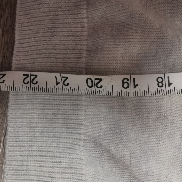 Nwot, Gap wool-blend sweater, just washed to sell - Picture 3 of 7